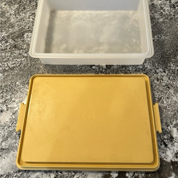 VTG Tupperware cake cupcake carrier 9x13” - Picture 5 of 6